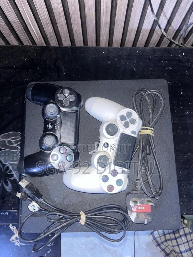 Ps4 Slim 500gb Plus One Controller · Photo 3