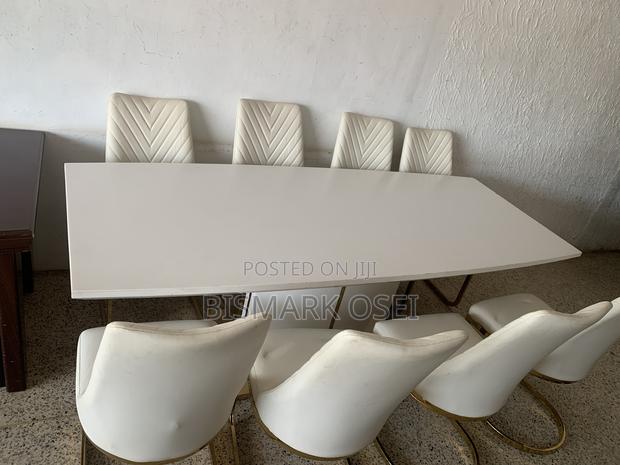 A Beautiful 8 Seater Royal Dinning Set · Photo 3