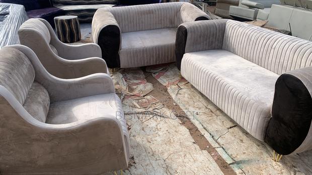 Royal Comfort Sofa Set · Photo 3