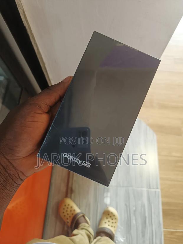 New Samsung Galaxy S23 128 GB Black · Photo 2