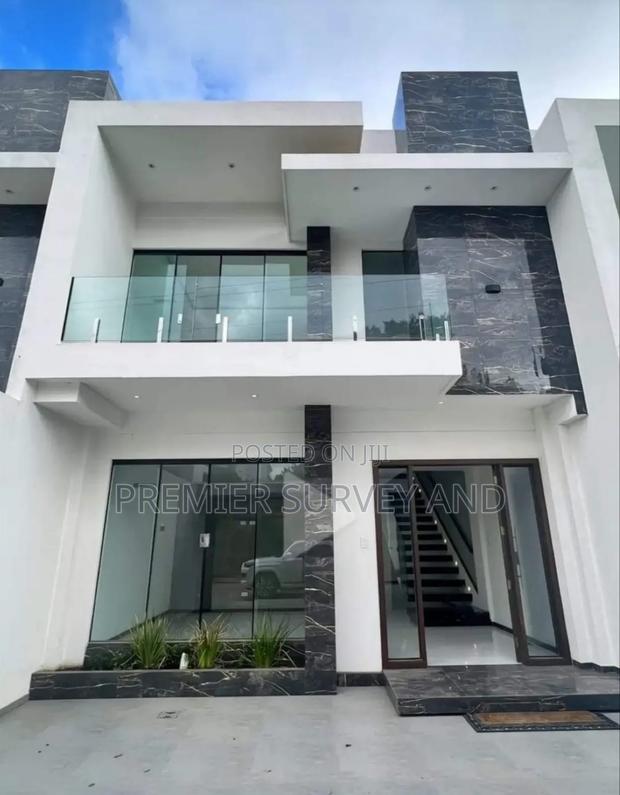 We Build Modern Houses · Photo 1