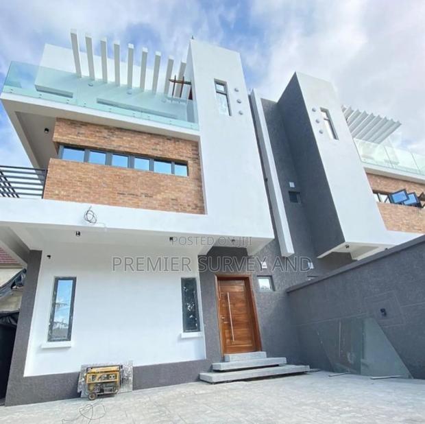 We Build Modern Houses · Photo 2