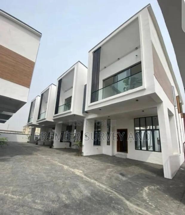 We Build Modern Houses · Photo 3