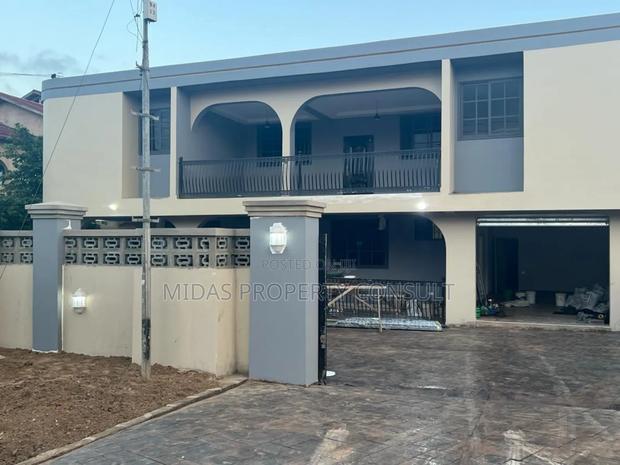10bdrm House in Prime Tema for sale · Photo 2