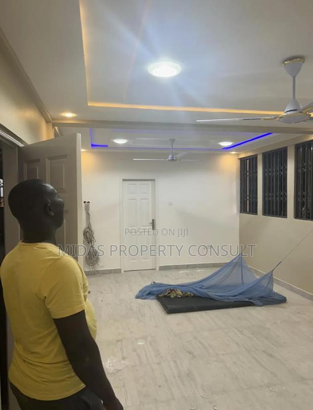 10bdrm House in Prime Tema for sale · Photo 3