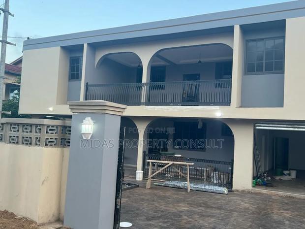 10bdrm House in Prime Tema for sale · Photo 4