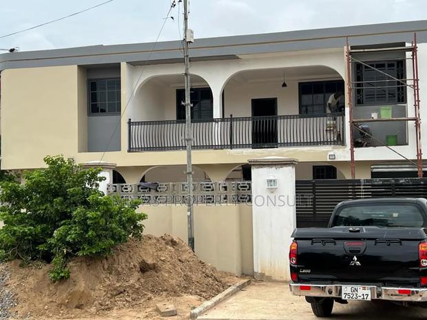 10bdrm House in Prime Tema for sale · Photo 1