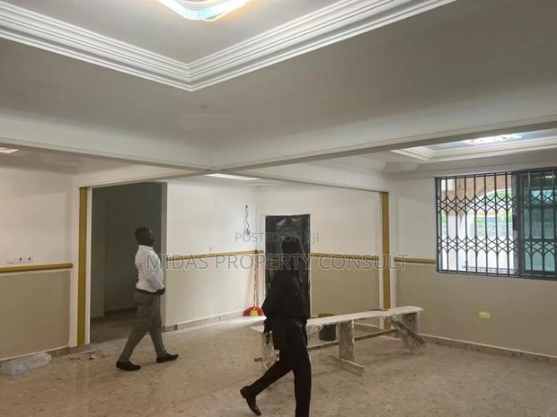 10bdrm House in Prime Tema for sale · Photo 7