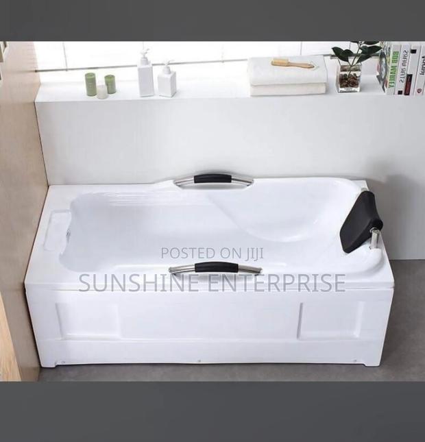 Bath Room Bathtub · Photo 1