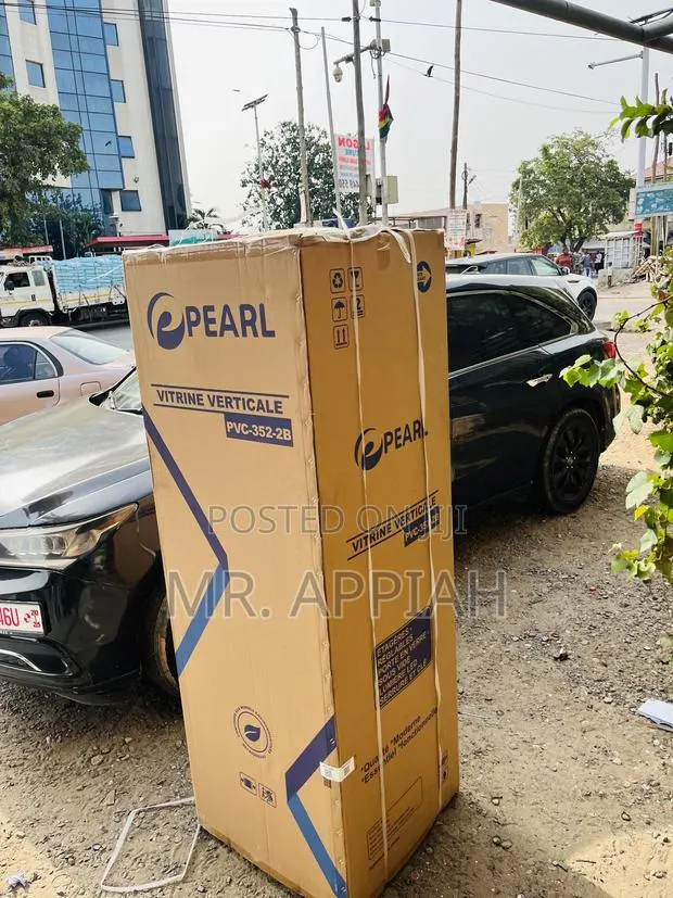 Choose Quality Pearl PVC 352, 300l Beverage Cooler(White). · Photo 1