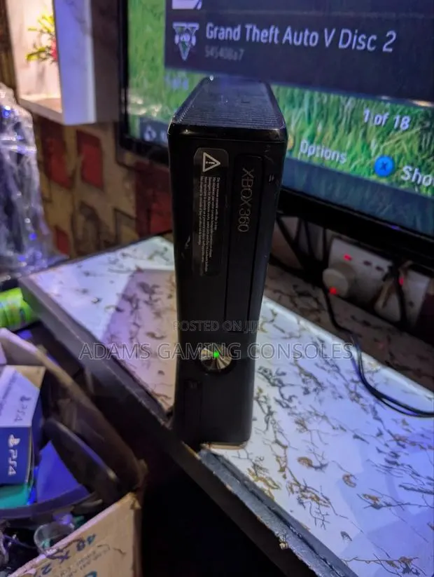 Microsoft Xbox360 Slim 15games · Photo 1
