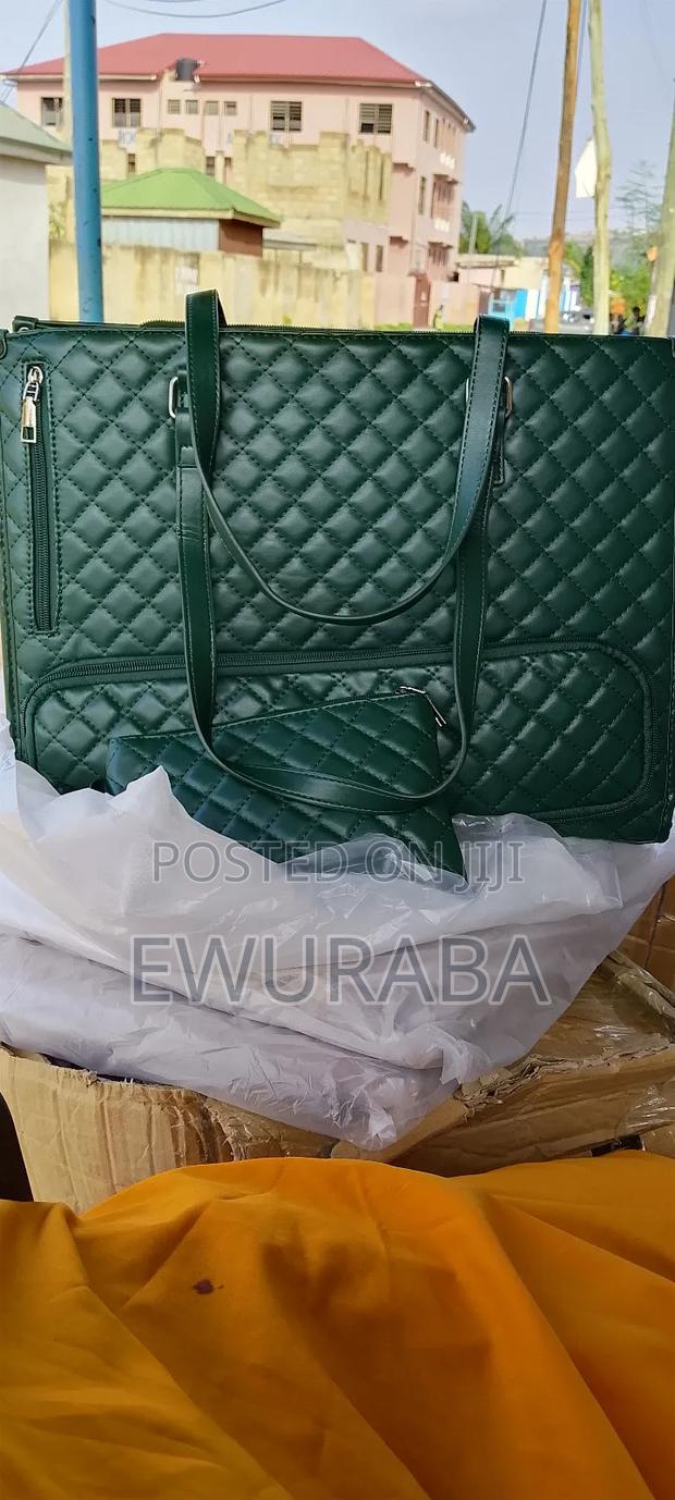 Extra Larger Capacity Corporate Bag With Lunch Bag Compartment · Photo 1