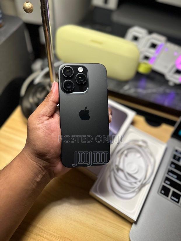 Apple iPhone 16 Pro Max 256 GB Black · Photo 1
