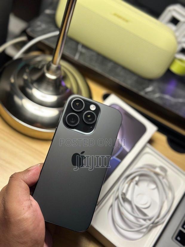Apple iPhone 16 Pro Max 256 GB Black · Photo 2