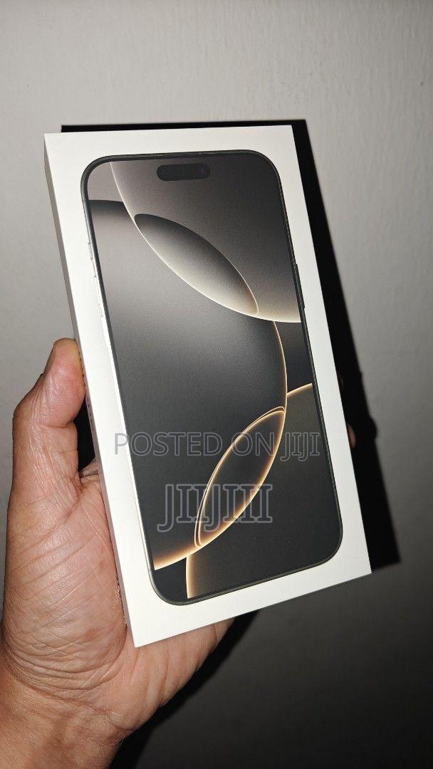 Apple iPhone 16 Pro Max 256 GB Gold · Photo 2