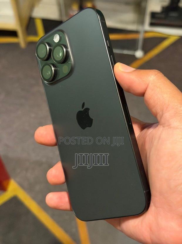 Apple iPhone 16 Pro Max 512 GB Black · Photo 4