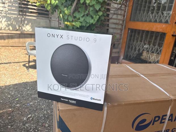 Onyx Studio 9 Dense, Bass-Weighted Audio · Photo 1