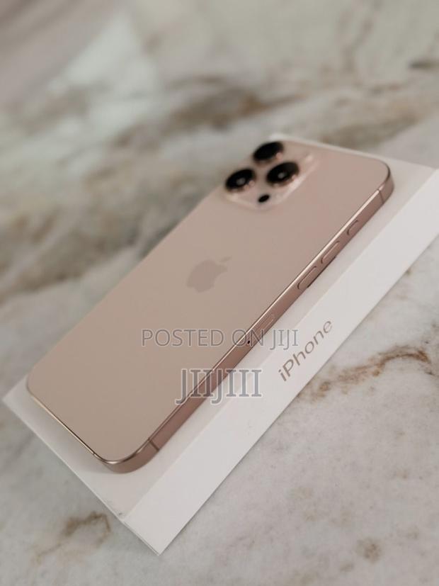 Apple iPhone 16 Pro Max 256 GB Gold · Photo 2