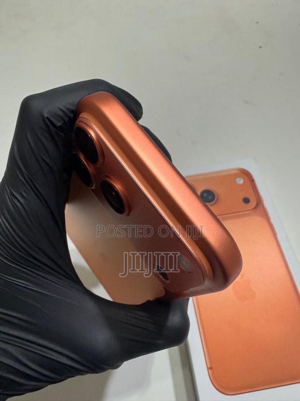 Apple iPhone 17 Pro Max 512 GB Orange · Photo 1