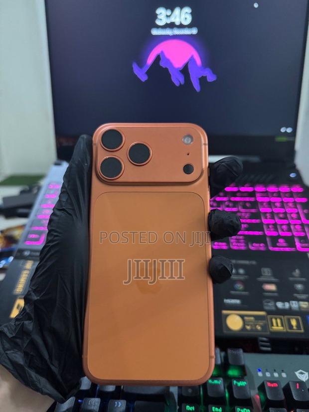 Apple iPhone 17 Pro Max 512 GB Orange · Photo 5
