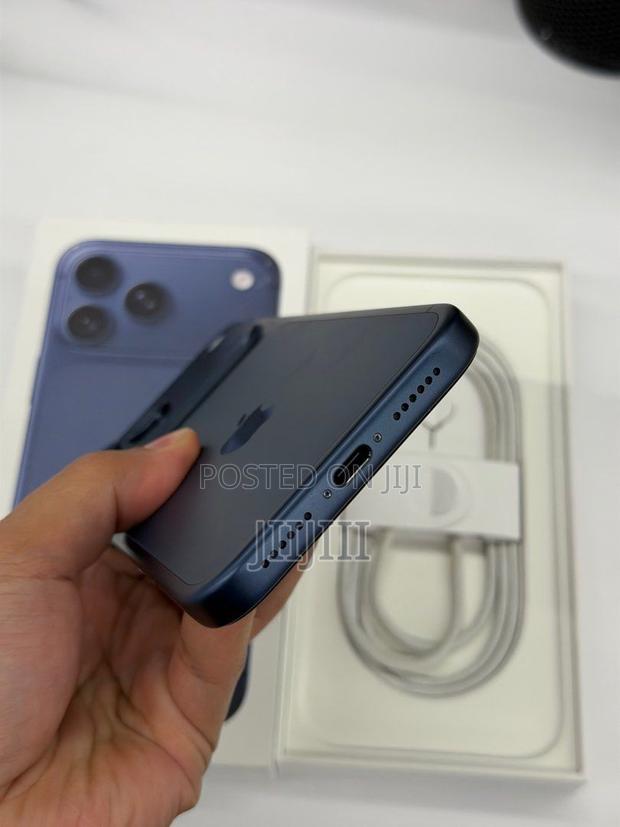 Apple iPhone 17 Pro Max 512 GB Blue · Photo 1