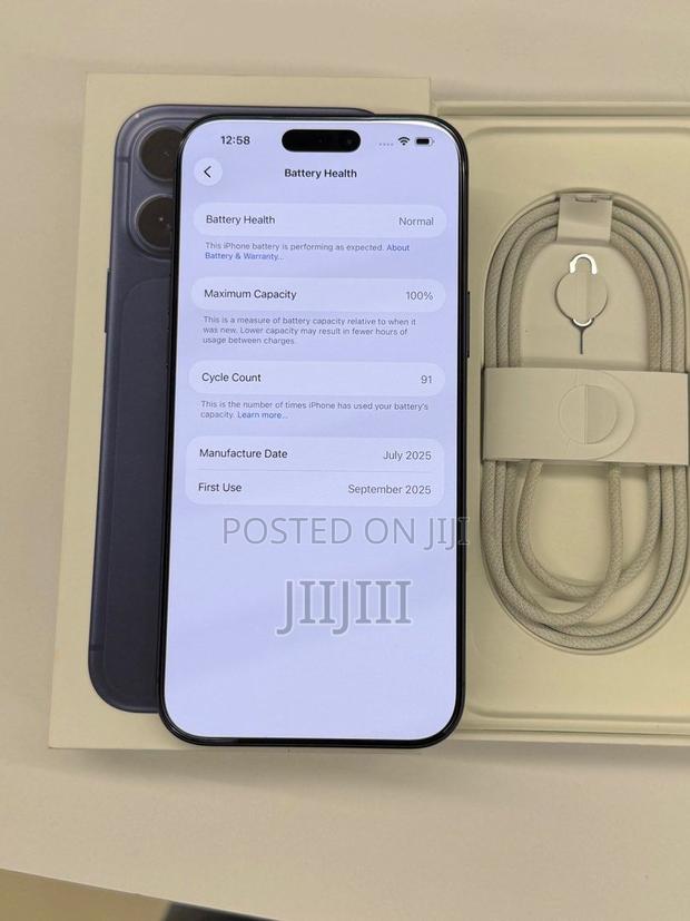 Apple iPhone 17 Pro Max 512 GB Blue · Photo 4