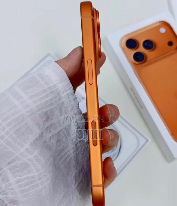 Apple iPhone 17 Pro Max 512 GB Orange · Photo 1
