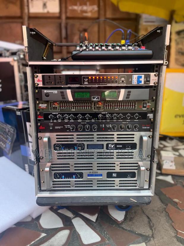 Full Speaker Set and Amplifier Rack Set · Photo 3