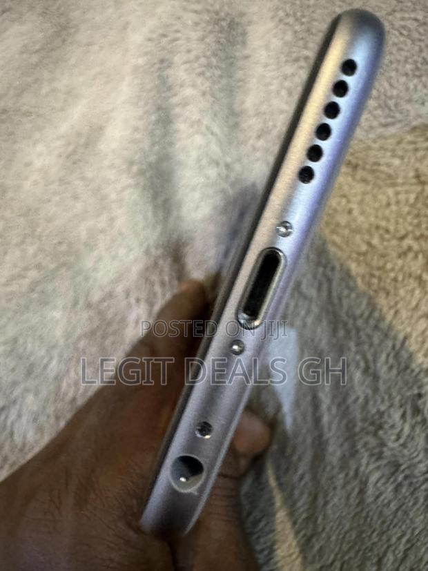 Apple iPhone 6 16 GB Silver · Photo 2