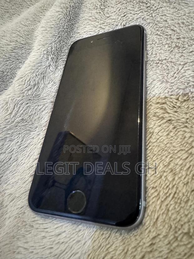 Apple iPhone 6 16 GB Silver · Photo 3