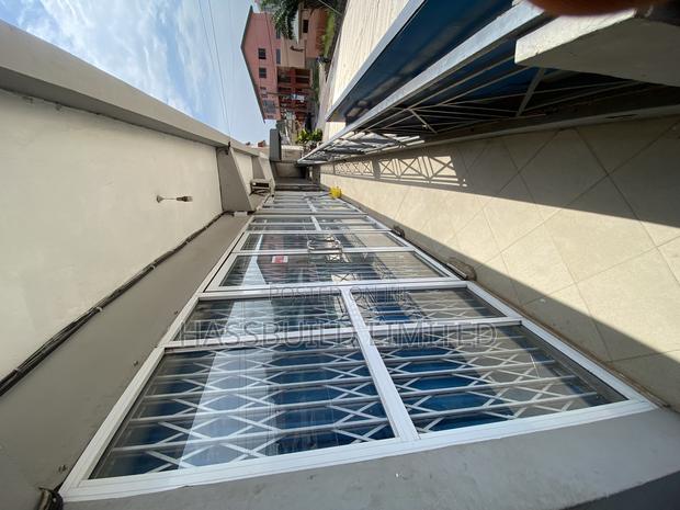 Road Side Commercial Building · Photo 4