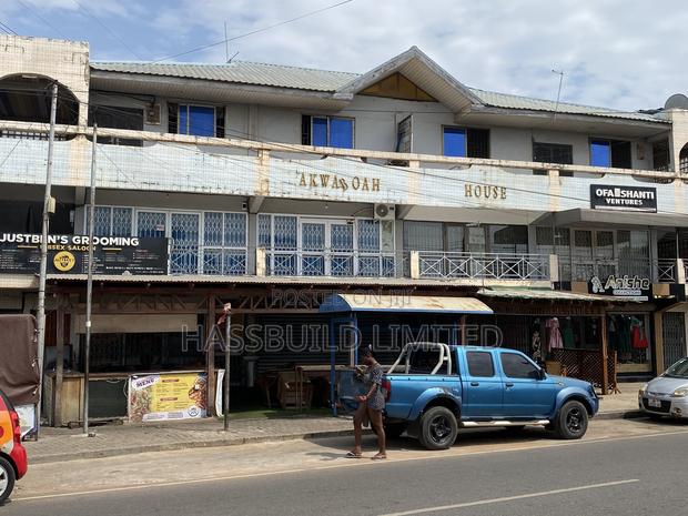 Road Side Commercial Building · Photo 1