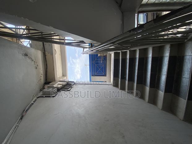 Road Side Commercial Building · Photo 5
