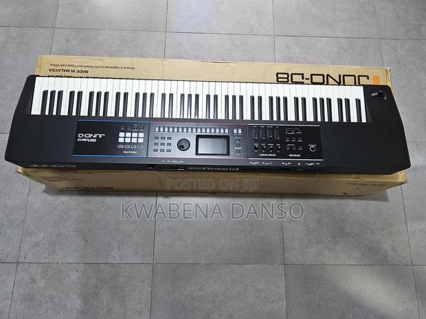 Roland Juno-D8 88-Key Synthesizer Keyboard · Photo 2