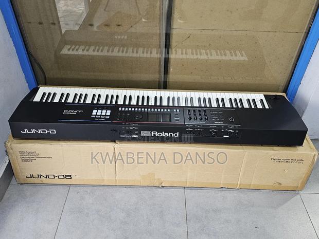 Roland Juno-D8 88-Key Synthesizer Keyboard · Photo 3