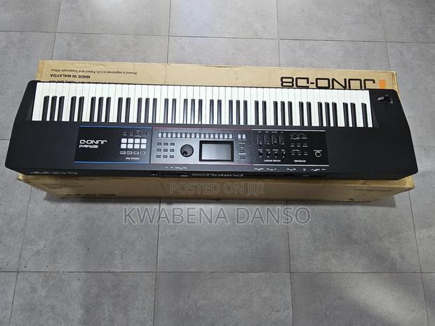 Roland Juno-D8 88-Key Synthesizer Keyboard · Photo 5