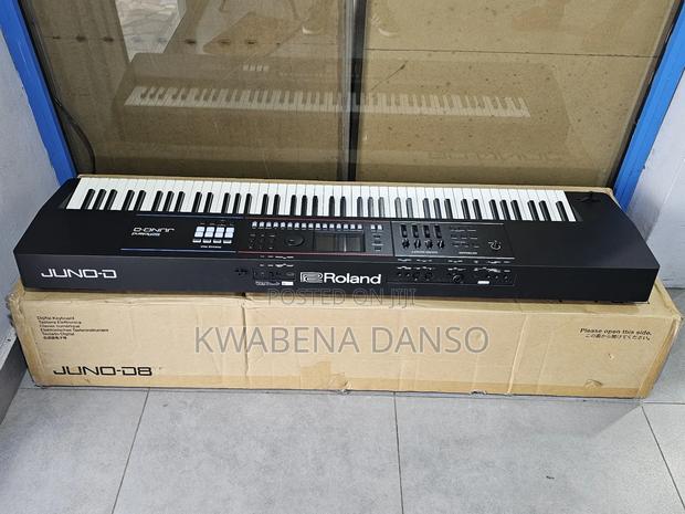 Roland Juno-D8 88-Key Synthesizer Keyboard · Photo 6