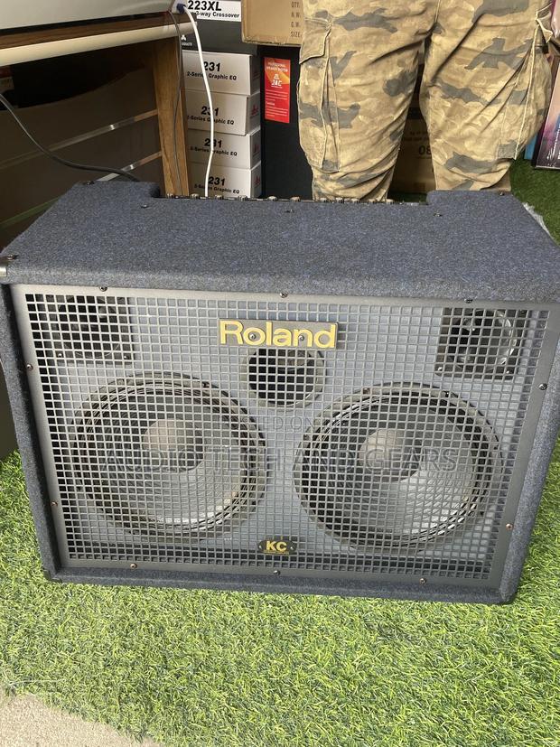 Roland Kc880 4-Channel Keyboard Combo · Photo 1
