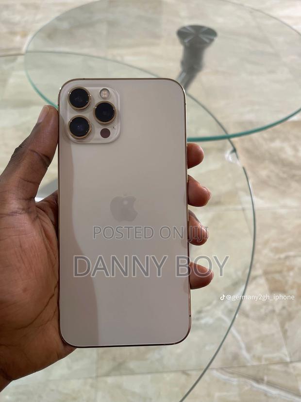 Apple iPhone 12 Pro Max 128 GB Gold · Photo 1