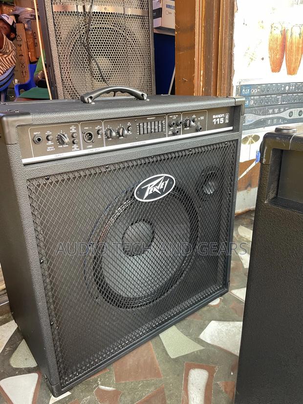 Peavey Bandit 115 Bass Guitar Combo · Photo 1