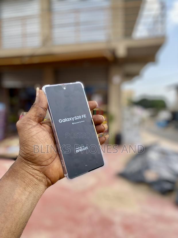 Samsung Galaxy S20 FE 128 GB Blue · Photo 1