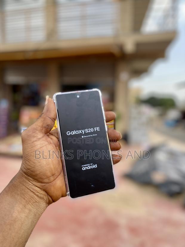 Samsung Galaxy S20 FE 128 GB Blue · Photo 2