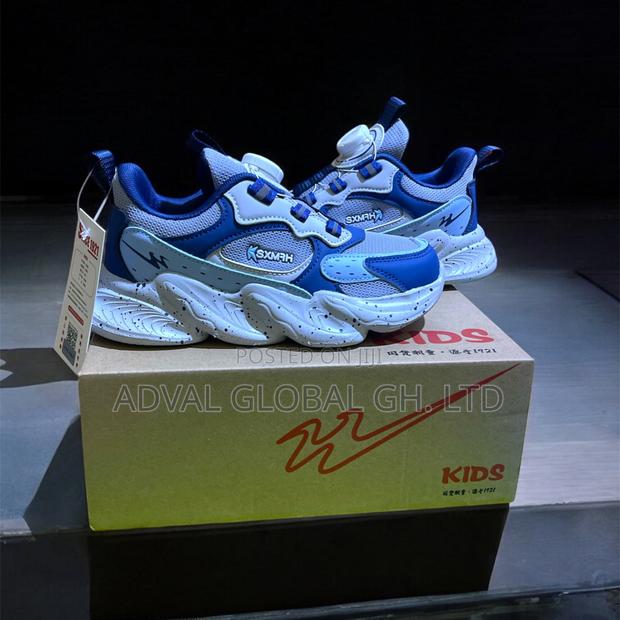 Kids Foot for Boys and Girls · Photo 1