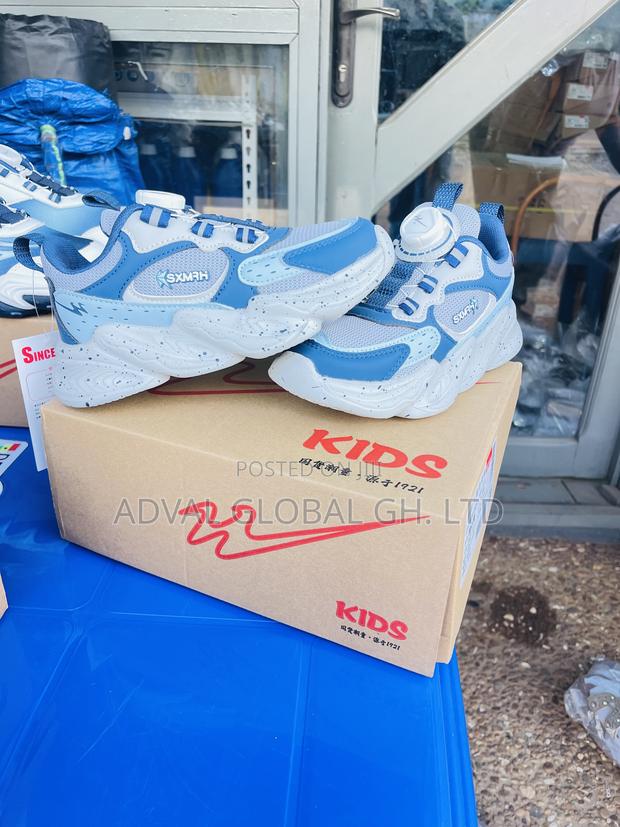 Kids Foot for Boys and Girls · Photo 2