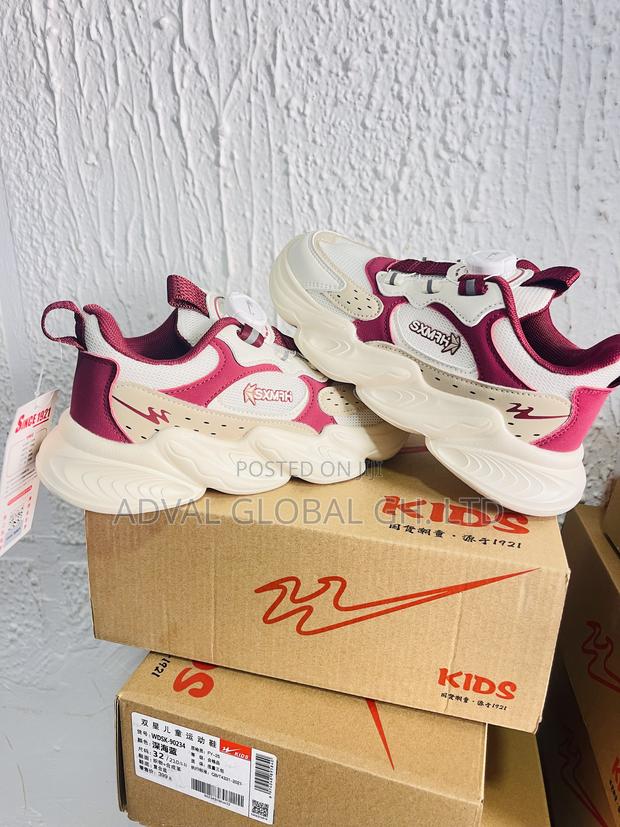 Kids Foot for Boys and Girls · Photo 3