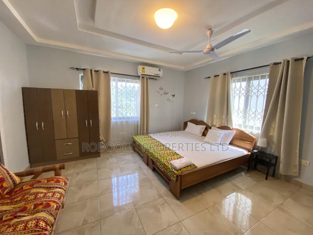 Fully Furnished Single Room Self Contain for Short Stay · Photo 1
