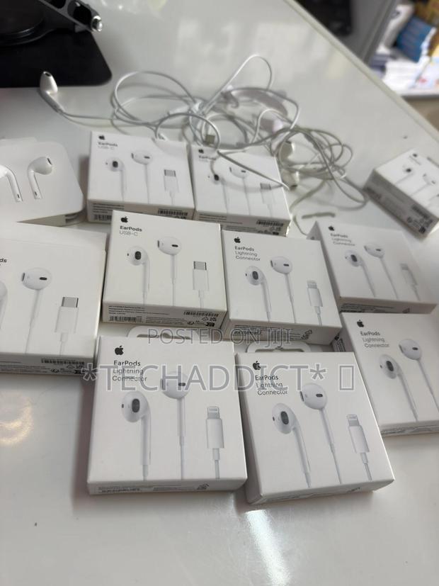 Original iPhone Earpods (Earpiece) · Photo 2
