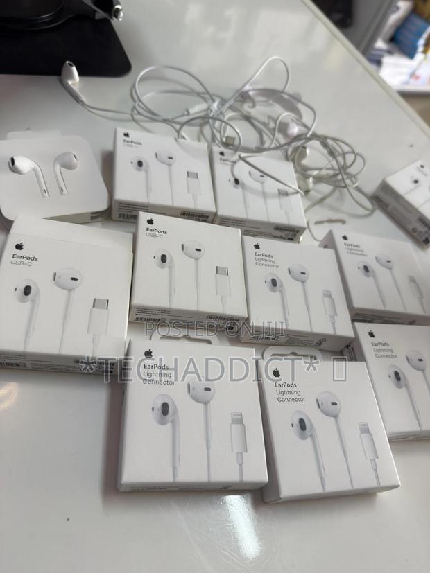 Original iPhone Earpods (Earpiece) · Photo 1