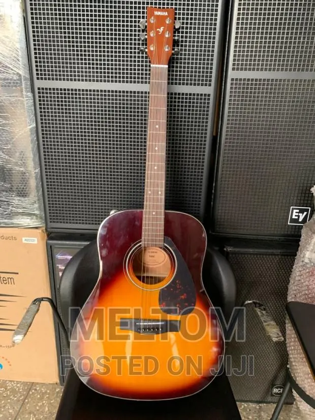 Yamaha Acoustic Guitar (6 Strings) · Photo 1