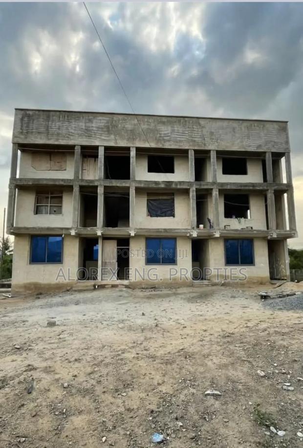 9bdrm Apartment in Uncompleted, Danfa for sale · Photo 3
